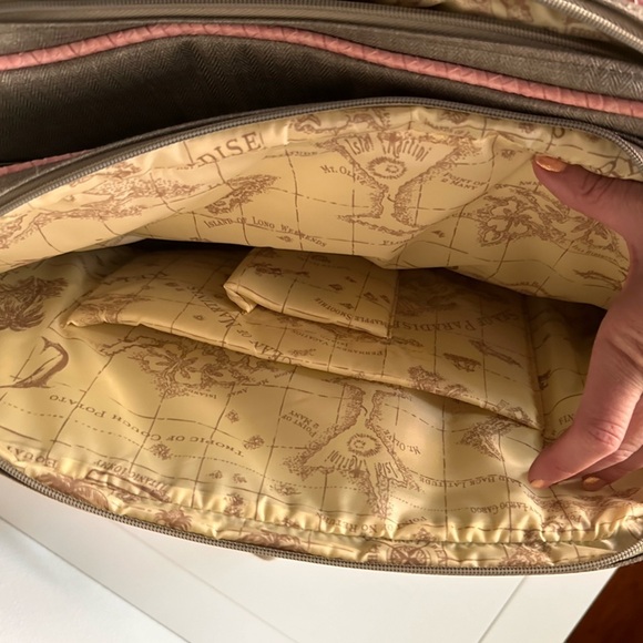 Tommy Bahama Royce Travel Bag - Picture 9 of 16